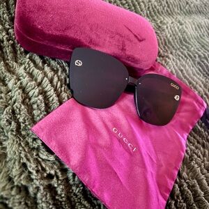 Gorgeous Gucci Black Sunglasses with Maroon Case